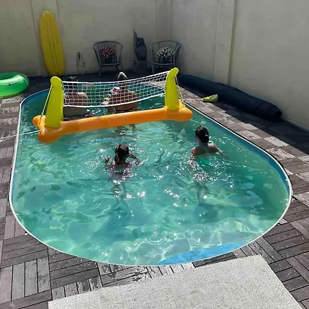 Dom S Bazenom Pri X Bionic Sphere Pre 2 Az 7 Ludi *