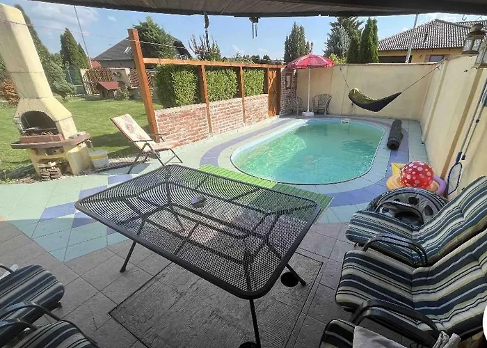 Dom S Bazenom Pri X Bionic Sphere Pre 2 Az 7 Ludi בית נופש