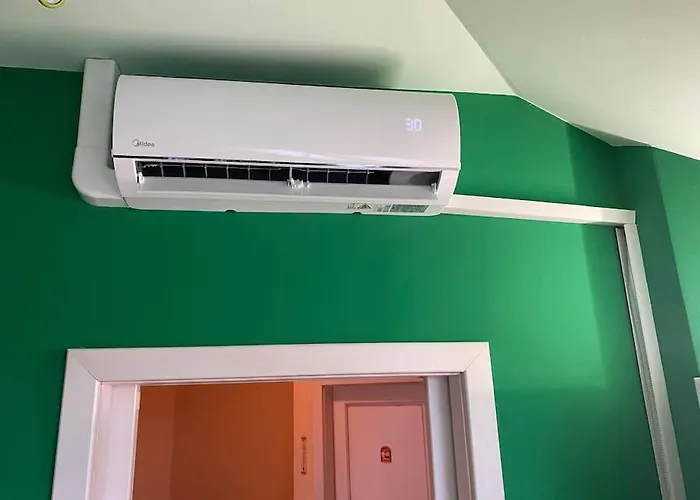 Dom S Bazenom Pri X Bionic Sphere Pre 2 Az 7 Ludi בית נופש Kalinkovo