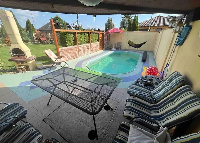 Dom S Bazenom Pri X Bionic Sphere Pre 2 Az 7 Ludi Kalinkovo